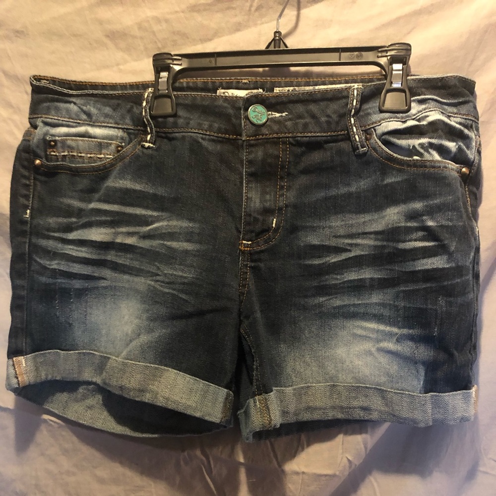 Hello I’m selling a pair of Indigo Rein shorts size 13 button embroidered teens